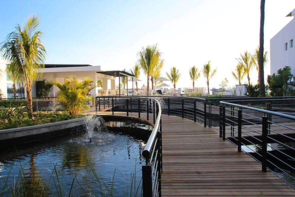 Latitude Luxury Seafront Suite ริวิแยร์นัวร์ ภายนอก รูปภาพ