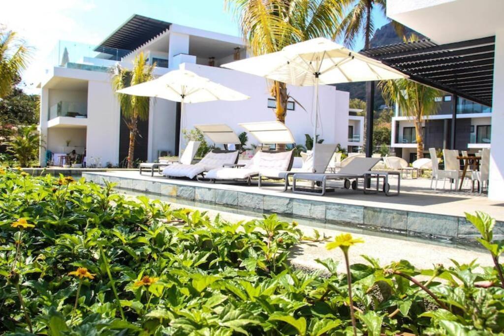 Latitude Luxury Seafront Suite ริวิแยร์นัวร์ ภายนอก รูปภาพ