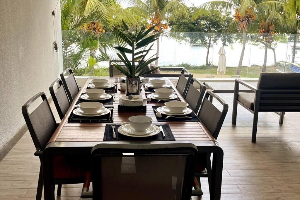 Latitude Luxury Seafront Suite ริวิแยร์นัวร์ ภายนอก รูปภาพ